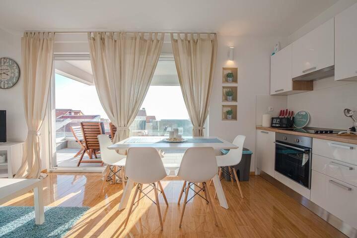 Blue Sky, Modern Sea View Apartment Novalja Exteriér fotografie